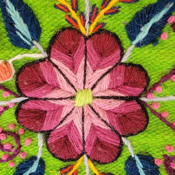 Embroidered wool bag - Picture 3 of 13